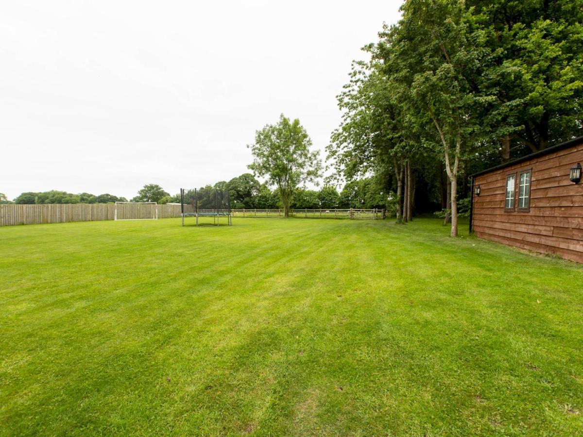 Pass The Keys Superb Space In The Idyllic Village Of Loppington Shrewsbury Kültér fotó