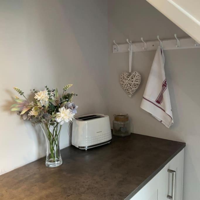 Pass The Keys Superb Space In The Idyllic Village Of Loppington Shrewsbury Kültér fotó